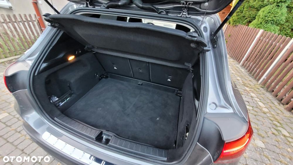Mercedes-Benz GLA 180 d AMG Line - 10