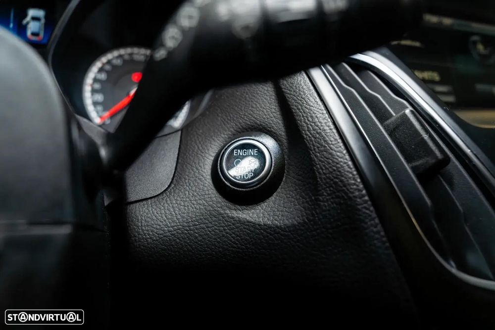 Ford Focus 2.0 EcoBoost ST c/ Pack Pele Desportiva - 23