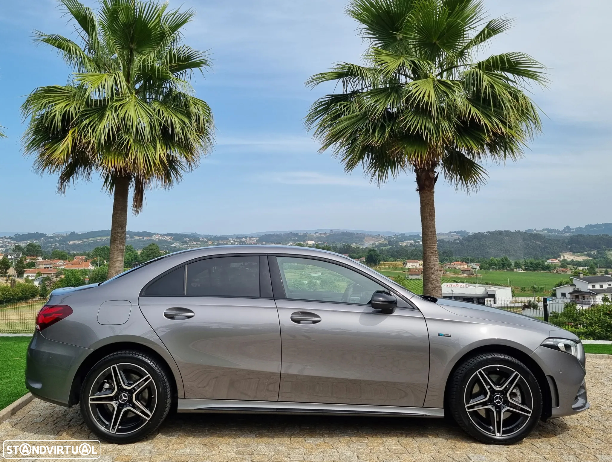 Mercedes-Benz A 250 Limousine e AMG Line - 14
