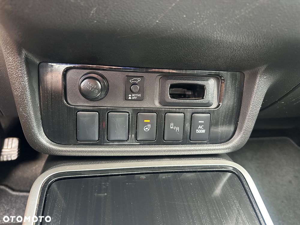 Mitsubishi Outlander 2.0 4WD Top - 25