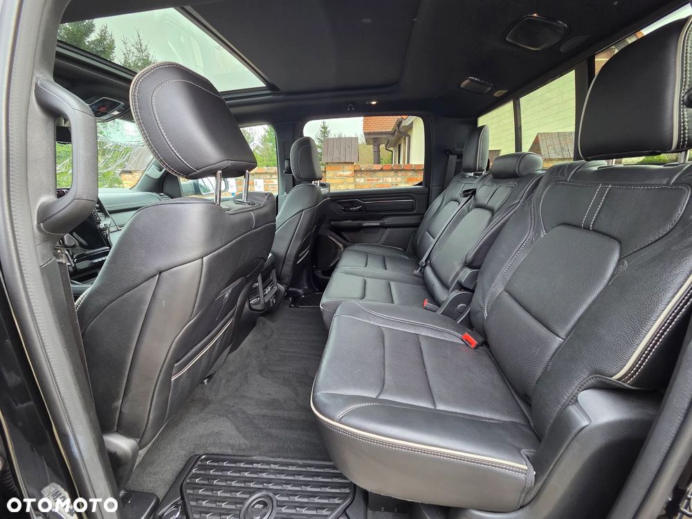 RAM 1500 Crew Cab Shortbed Limited - 24