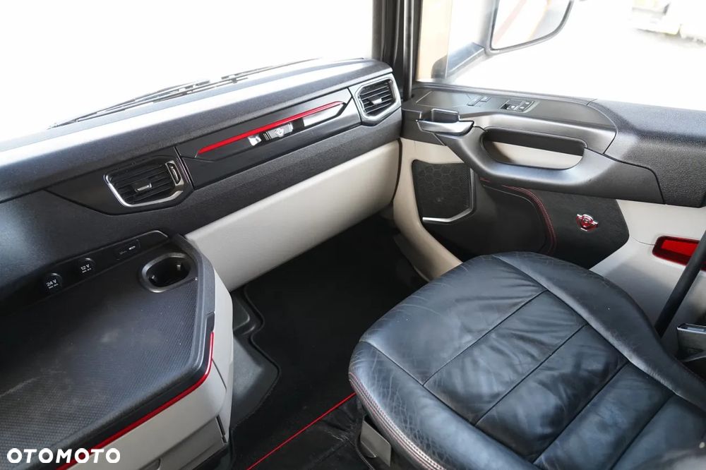 Scania S 580 / V8 / RETARDER / KLIMA POSTOJOWA / CAŁA NA PODUSZKACH / ALUFELGI  /  SKÓRY / OPONY 100% / - 31
