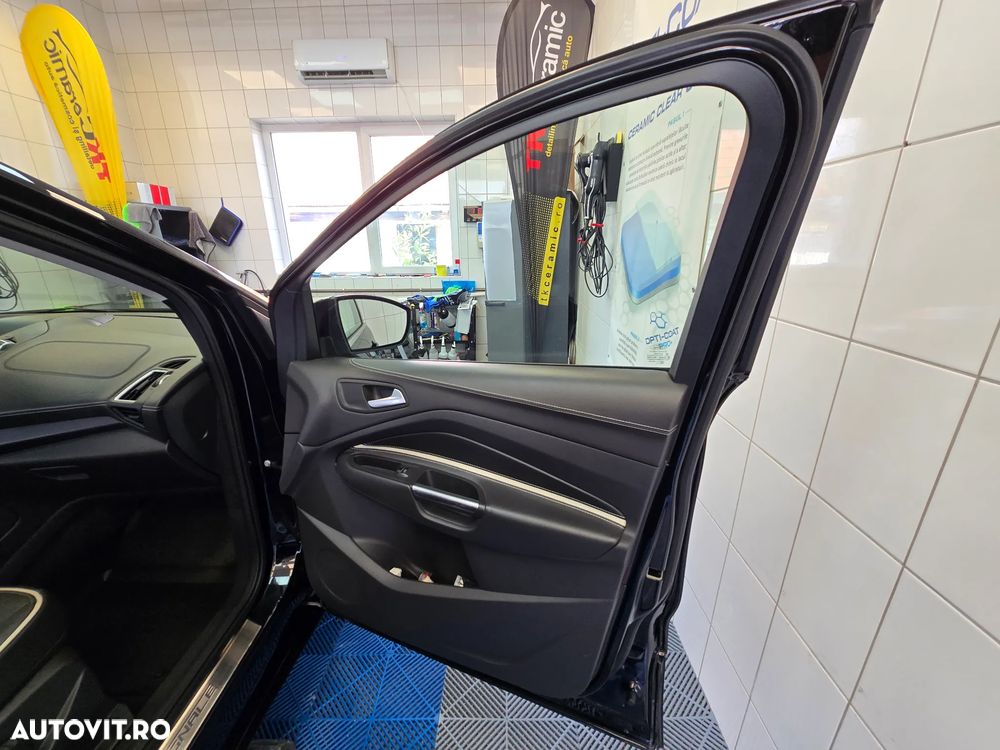 Ford Kuga 2.0 TDCi 4WD Powershift Vignale - 11