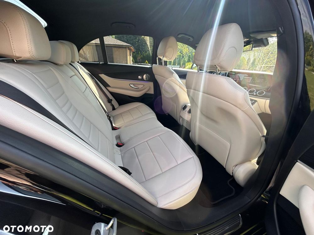 Mercedes-Benz Klasa E 220 d 4-Matic 9G-TRONIC - 15