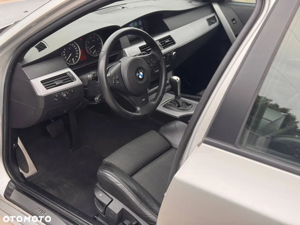 BMW Seria 5 523i Touring - 21