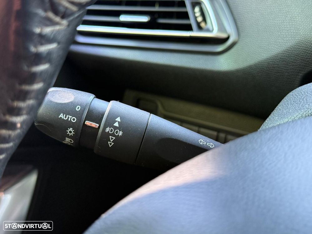 Peugeot 308 SW BlueHDi 120 Stop & Start Nível 2 Business-Line - 15
