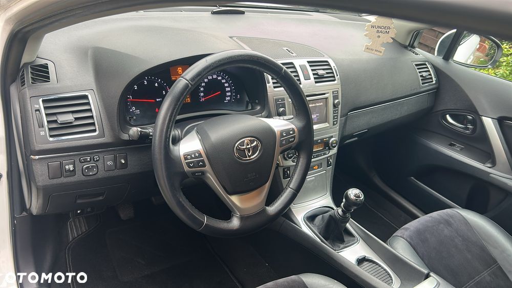 Toyota Avensis - 18
