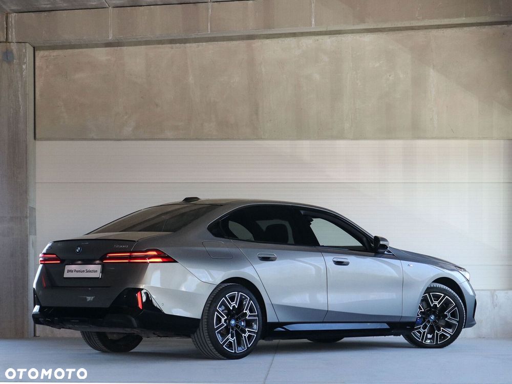 BMW Seria 5 550e xDrive PHEV M Sport - 2