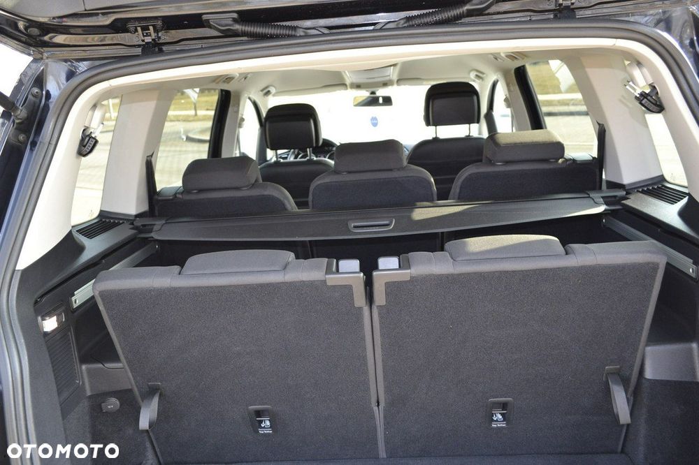 Volkswagen Touran - 16