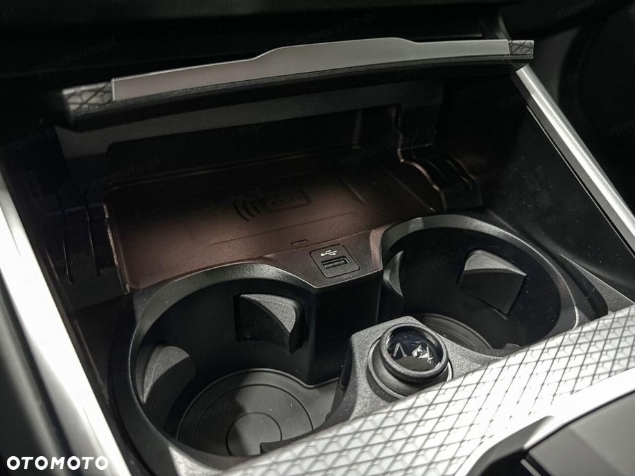 BMW Seria 3 318i M Sport - 14
