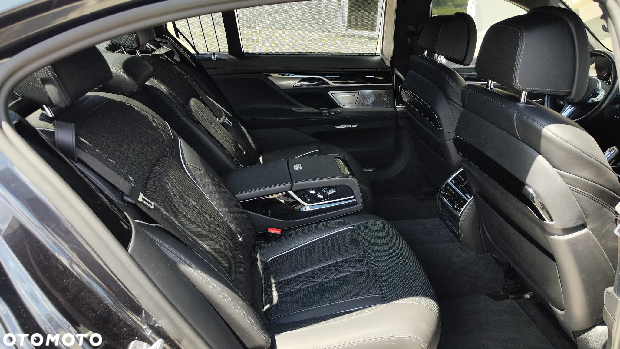 BMW Seria 7 M760Li xDrive V12 Excellence - 32