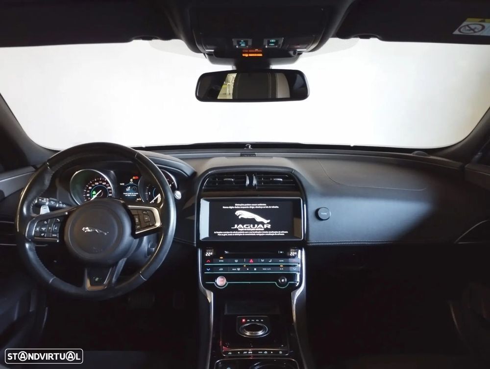 Jaguar XE 2.0 D R-Dynamic SE - 7