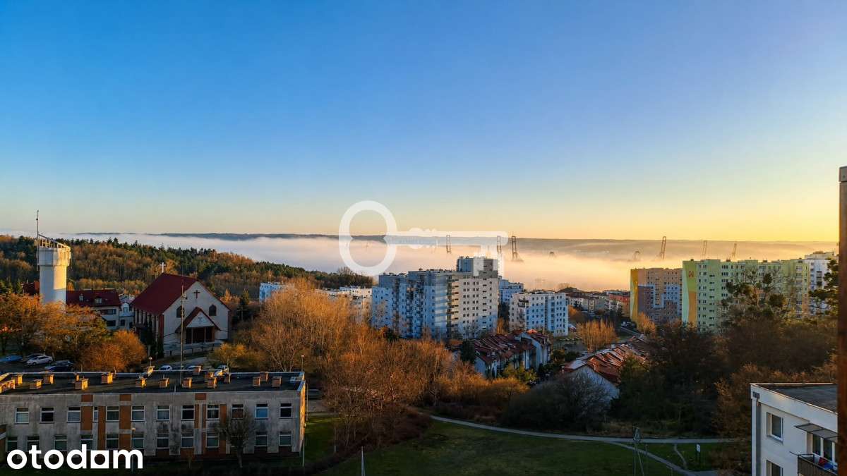 Widok na zatokę, port oraz panoramę Gdyni
