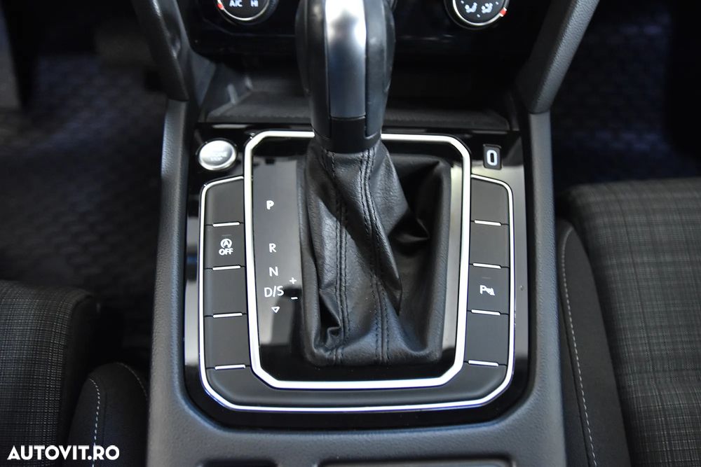 Volkswagen Passat - 16