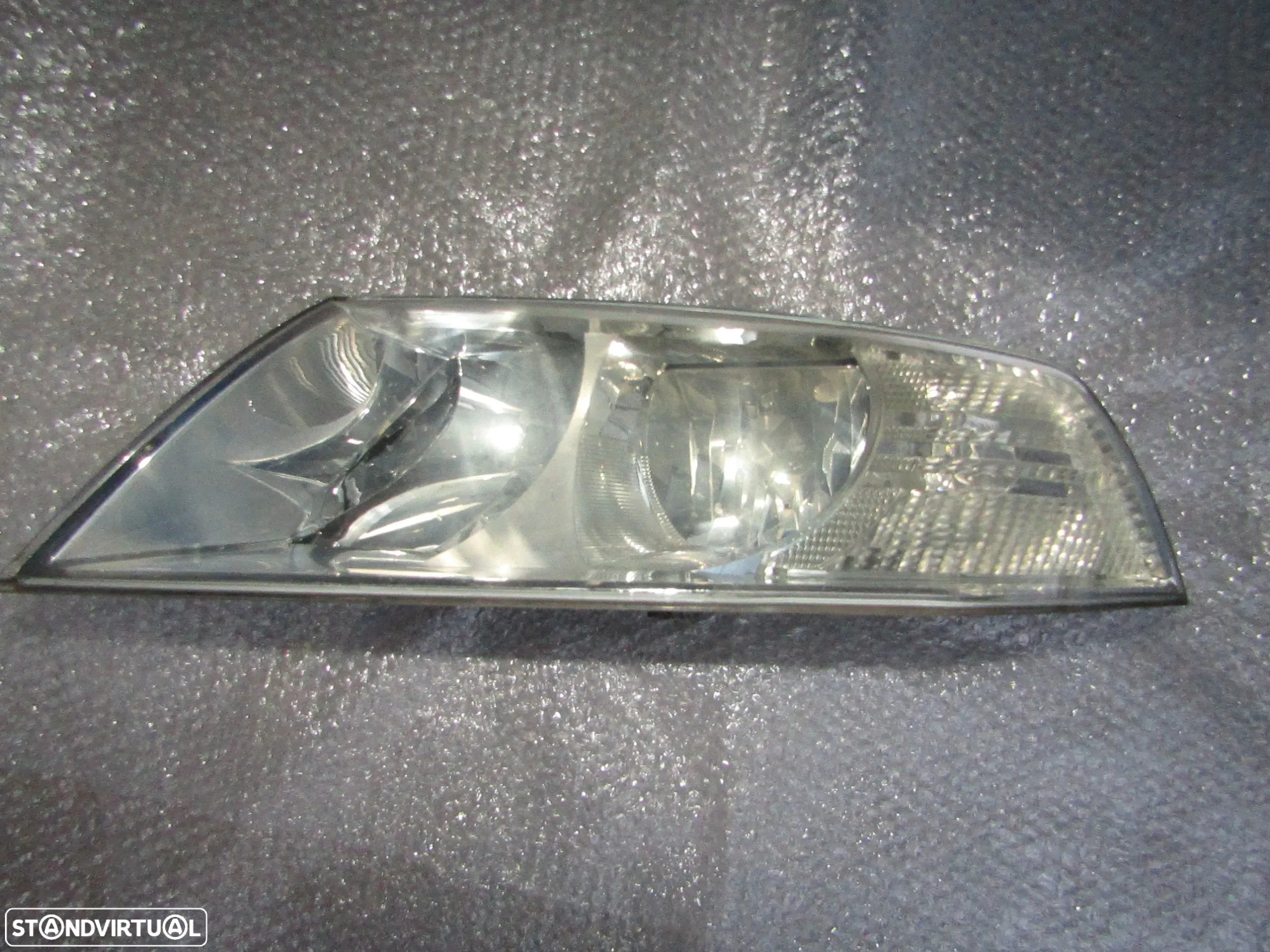 Farol Skoda Otavia  (ver descrição) - 3