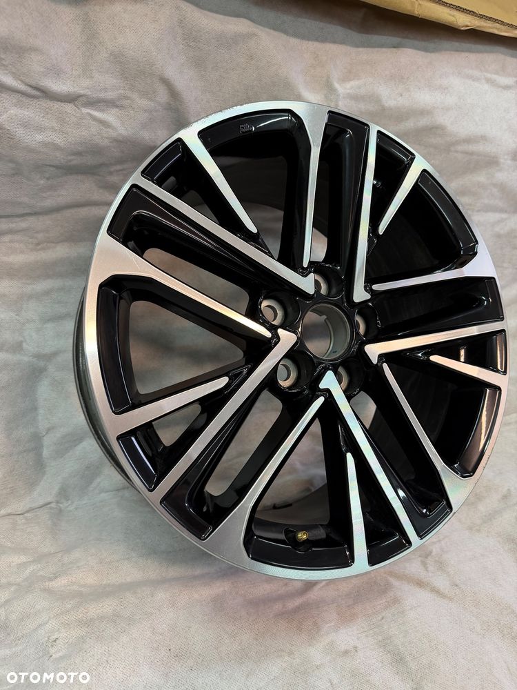 FELGA ALUMINIOWA TOYOTA CAMRY IX 18" 8J ET50 5X114.3 - 2