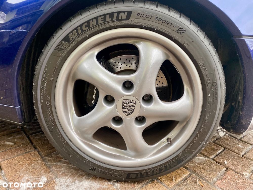 Porsche 911 Carrera - 14