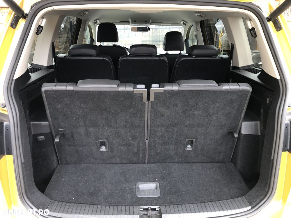 Volkswagen Touran - 13