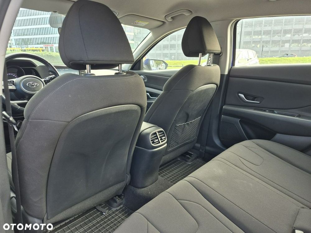 Hyundai Elantra - 15