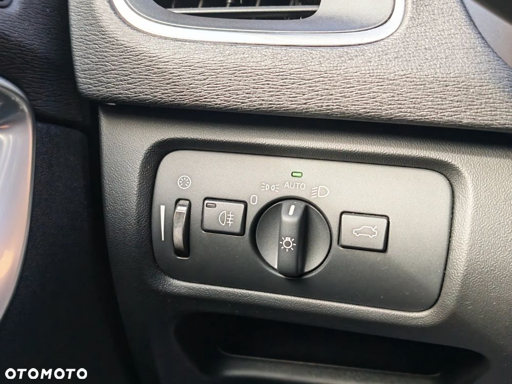 Volvo V40 T3 Drive-E Momentum - 32