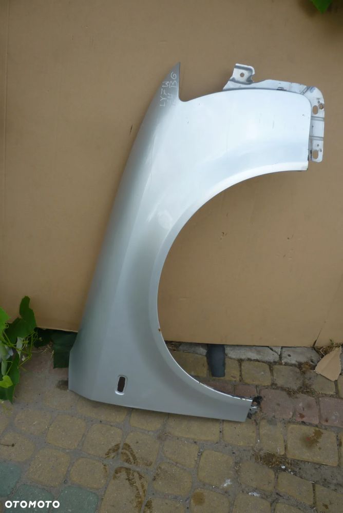 błotnik prawy Audi A4 B6 LX7W - 1