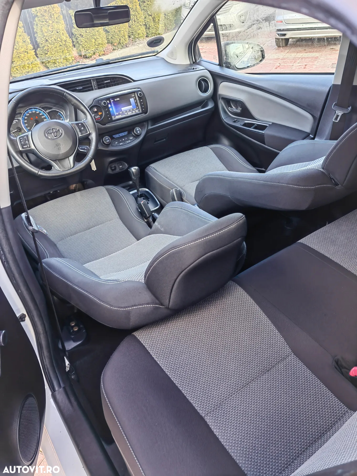 Toyota Yaris Hybrid 1.5 VVT-i Premiere Edition - 17