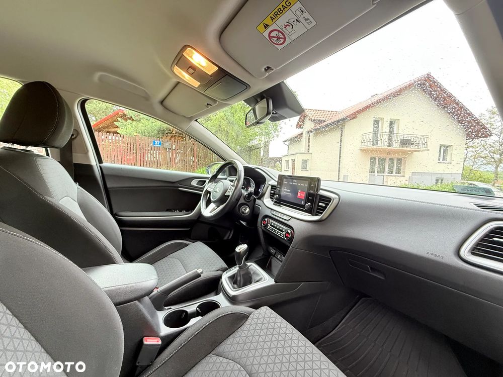 Kia Ceed 1.6 CRDi mHEV L - 29