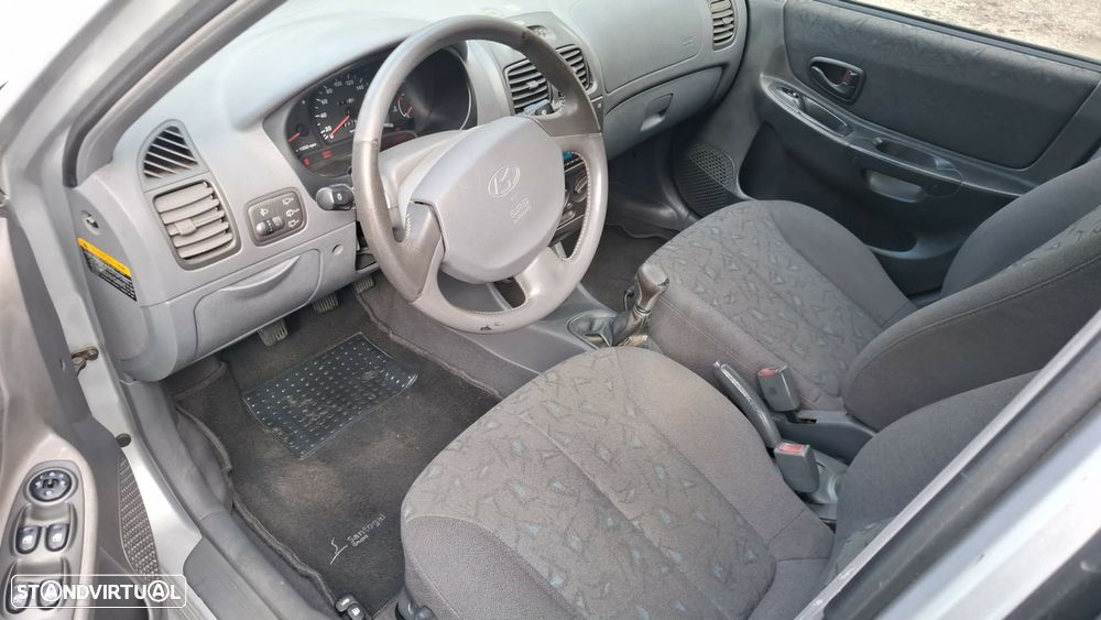 Hyundai Accent 1.3 Confort - 8