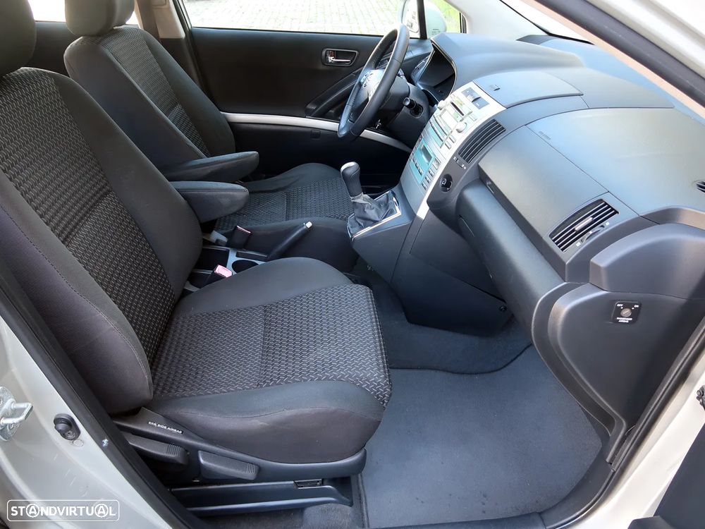 Toyota Corolla Verso 2.2 D-4D Sol - 16