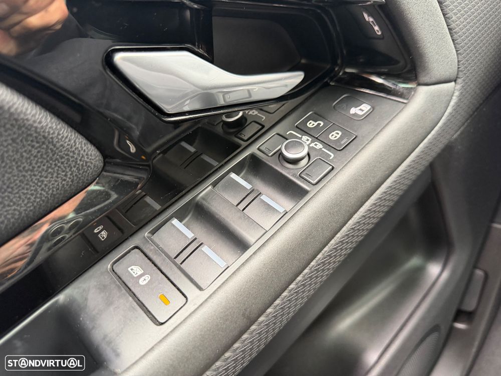 Land Rover Range Rover Evoque 2.0 D150 AWD R-Dynamic S Auto - 39