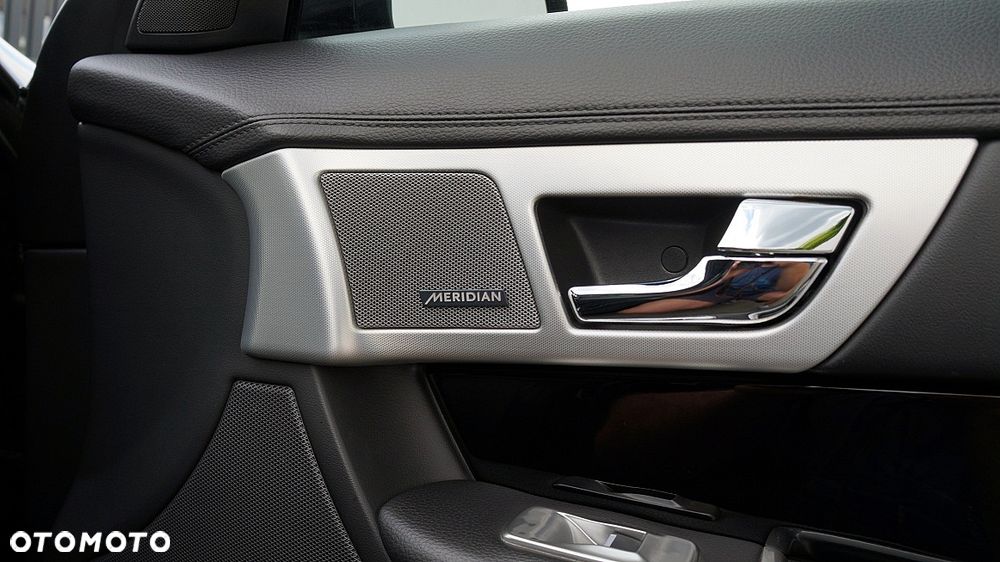 Jaguar XF 2.2 D R-Sport - 23