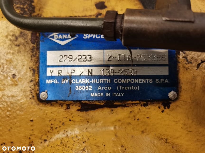CAT TH 82 {Dyferencjał Z-ITA-753386} - 8
