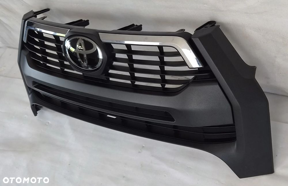 GRILL ATRAPA TOYOTA HILUX VIII LIFT 2021- 53100-YP270 - 2