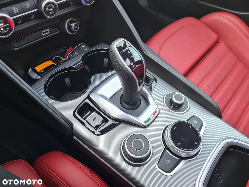 Alfa Romeo Giulia 2.0 Turbo Veloce Q4 - 35