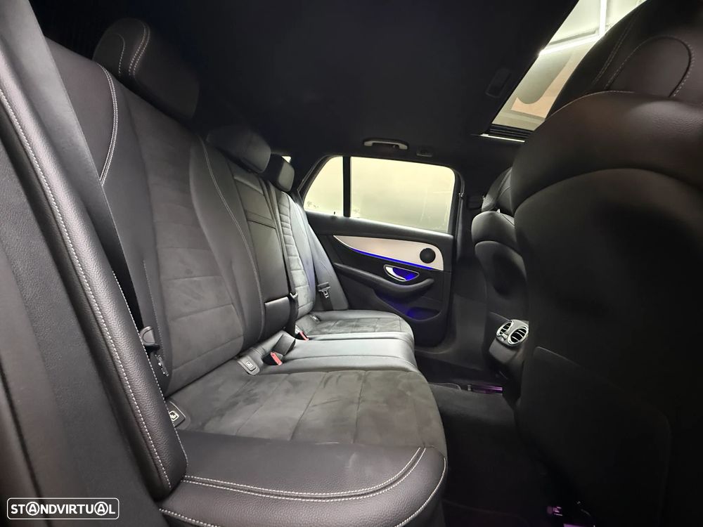 Mercedes-Benz E 300 de 9G-TRONIC AMG Line - 32