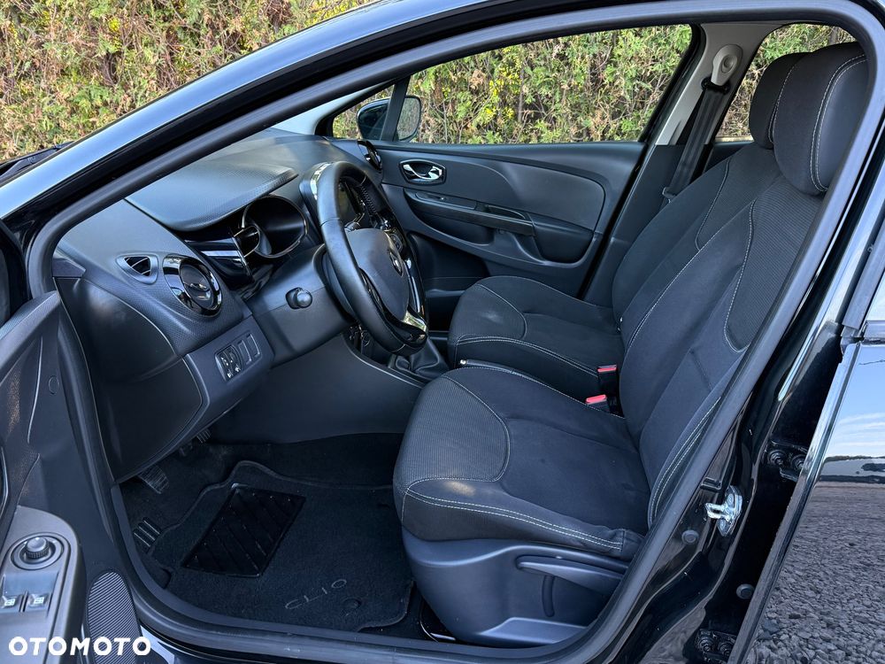 Renault Clio 1.2 16V 75 Expression - 12