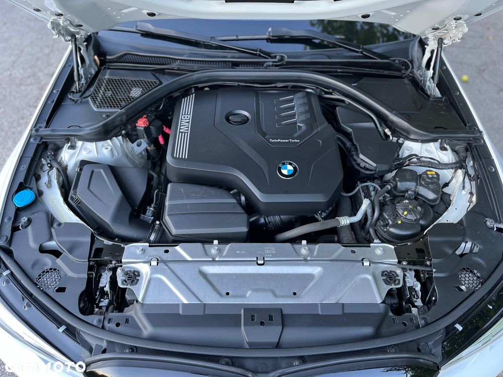 BMW Seria 3 330i - 33