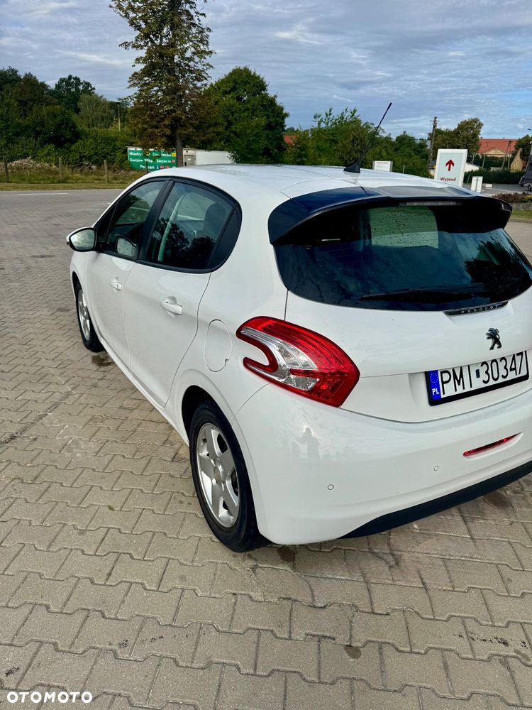 Peugeot 208 - 3