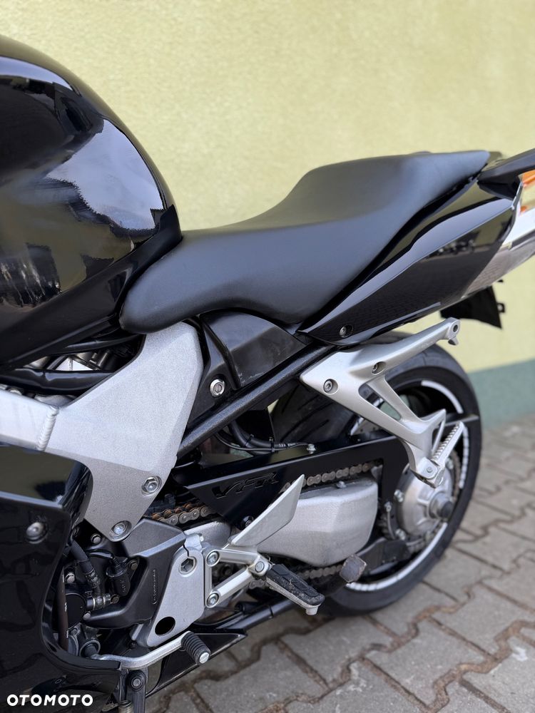 Honda VFR - 32