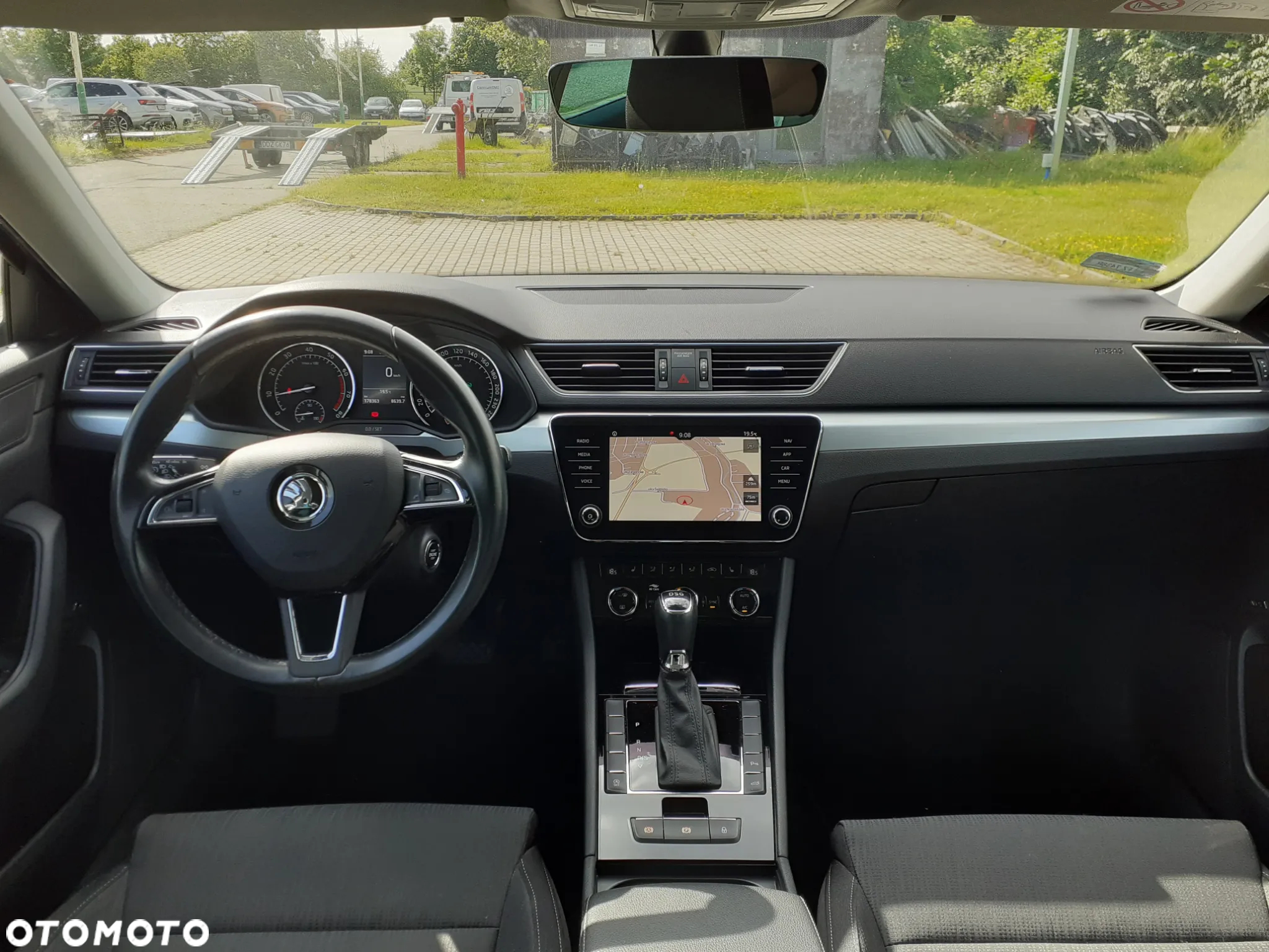 Volkswagen Golf - 10