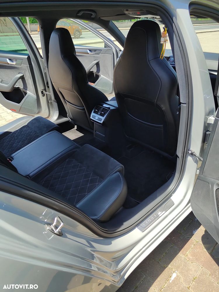 Skoda Superb 2.0 TDI DSG Premium Edition - 36