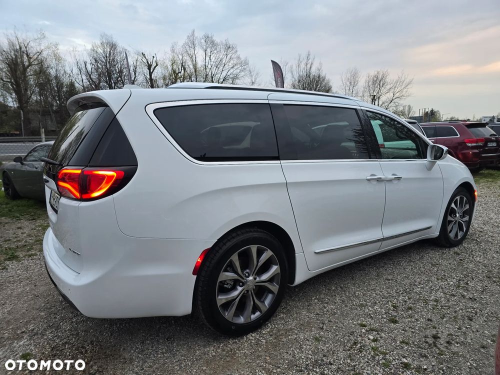 Chrysler Pacifica - 12