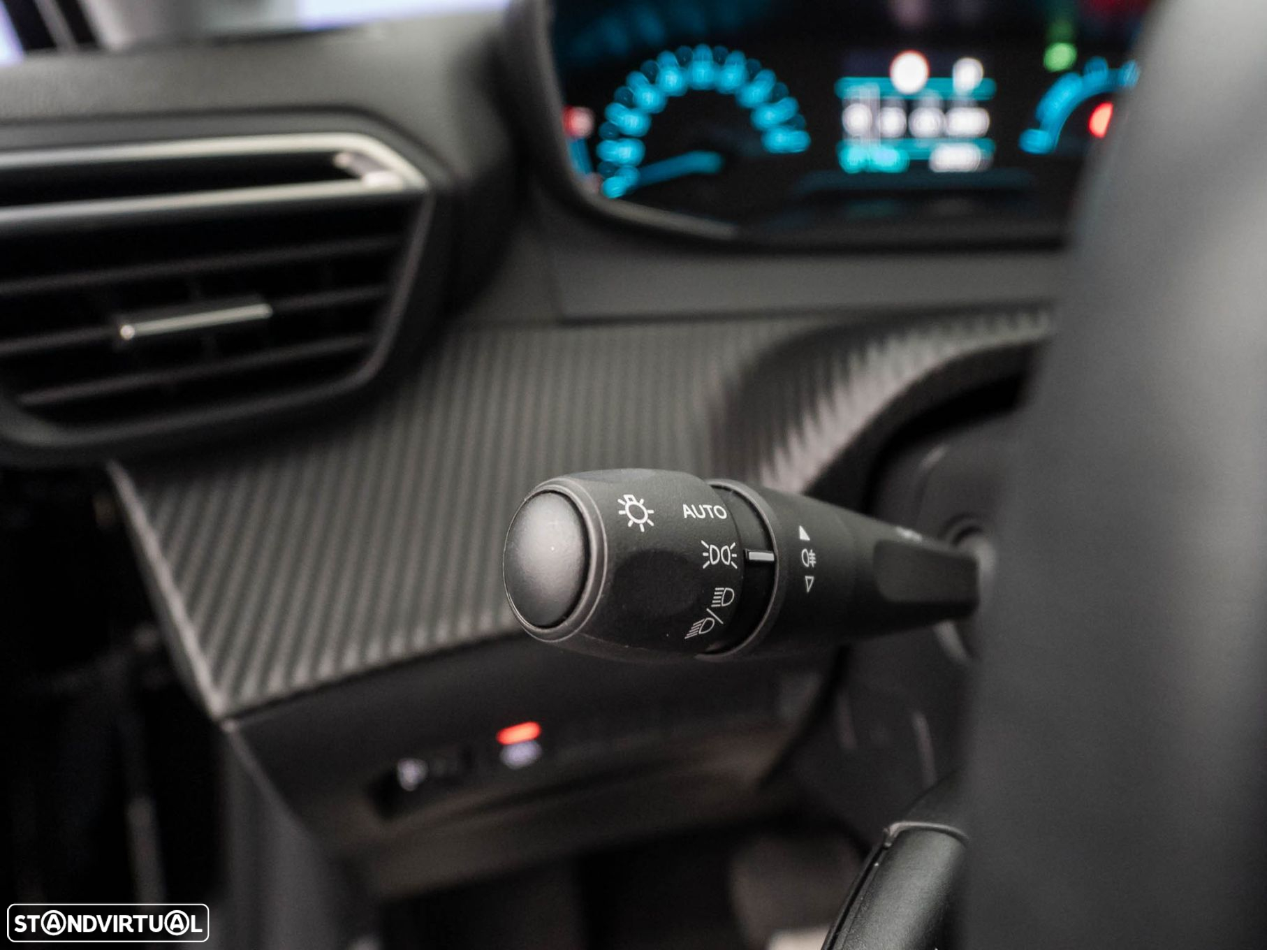 Peugeot e-208 - 21
