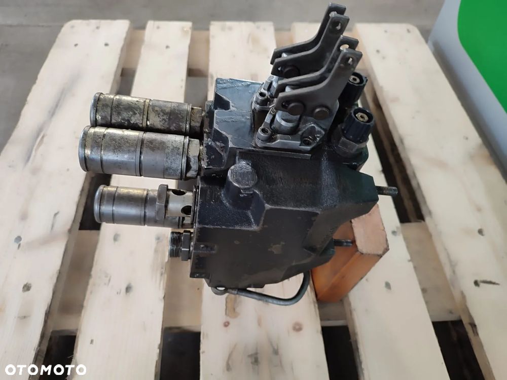Rozdzielacz hydrauliczny gniazda DEUTZ FAHR AGROTRON 6.20 - 9