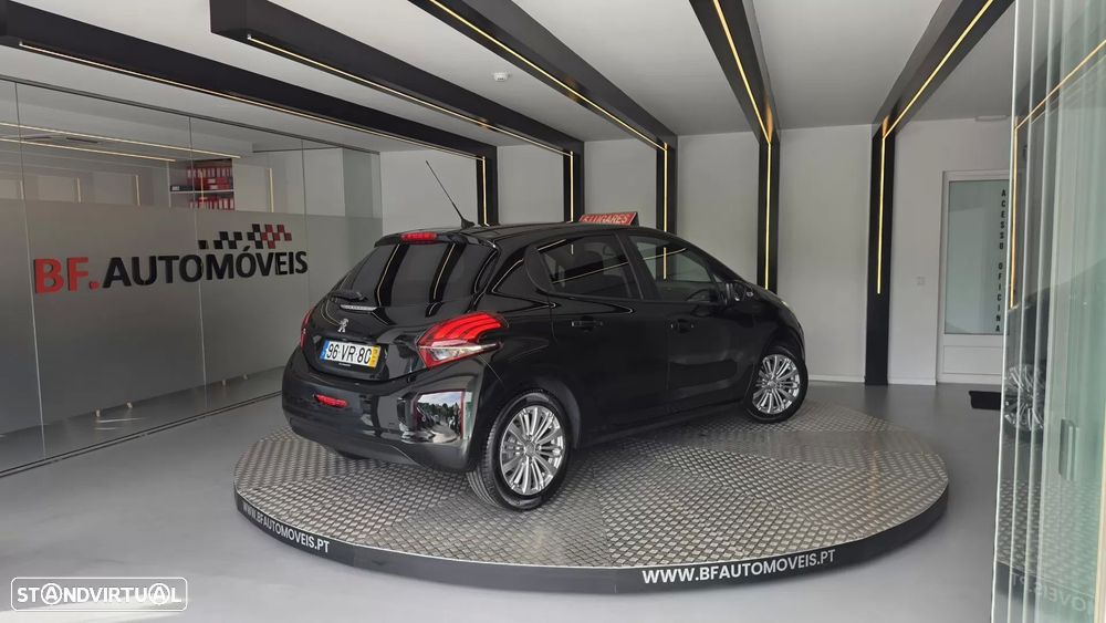 Peugeot 208 1.2 PureTech Signature - 18