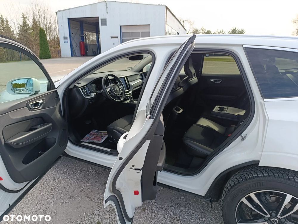 Volvo XC 60 D4 Momentum Pro - 16