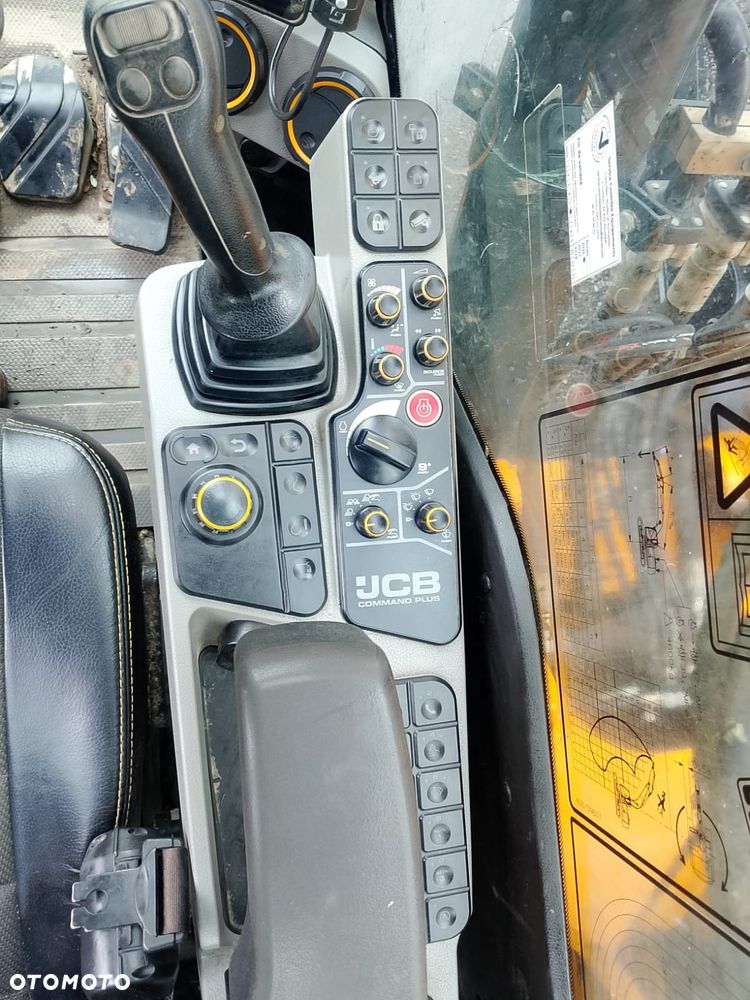 JCB 220XLC - 9