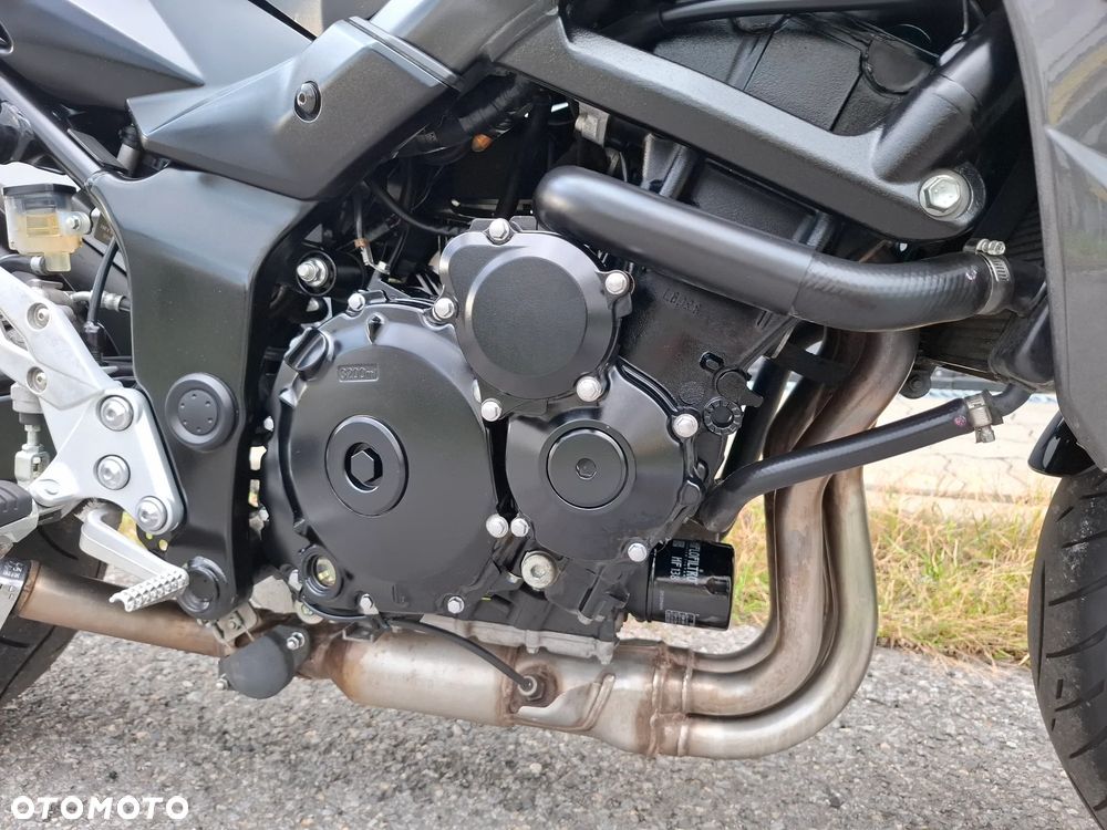 Suzuki GSR - 17
