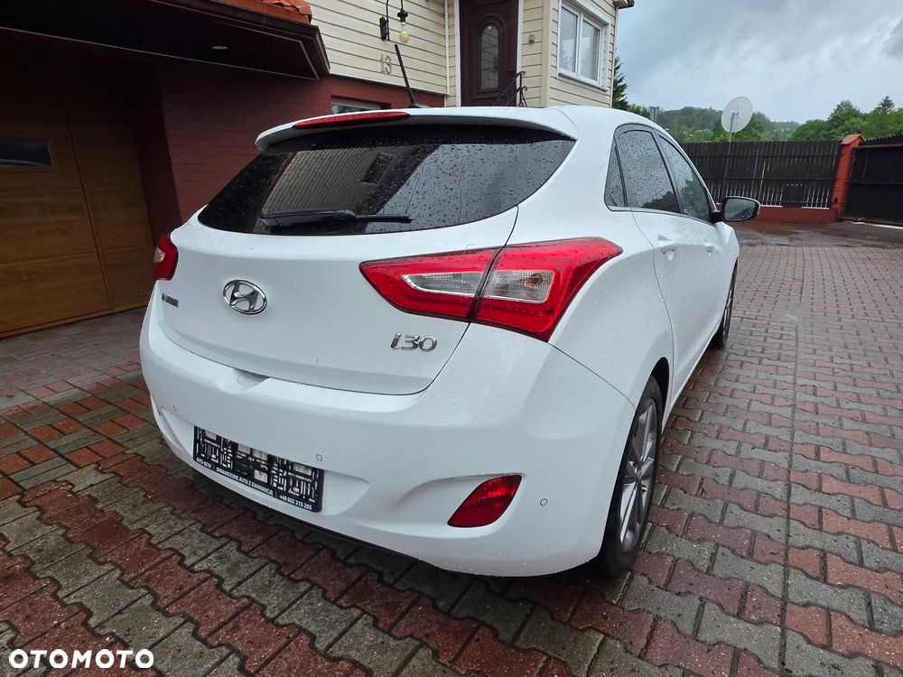 Hyundai i30 blue 1.6 CRDi Passion - 2