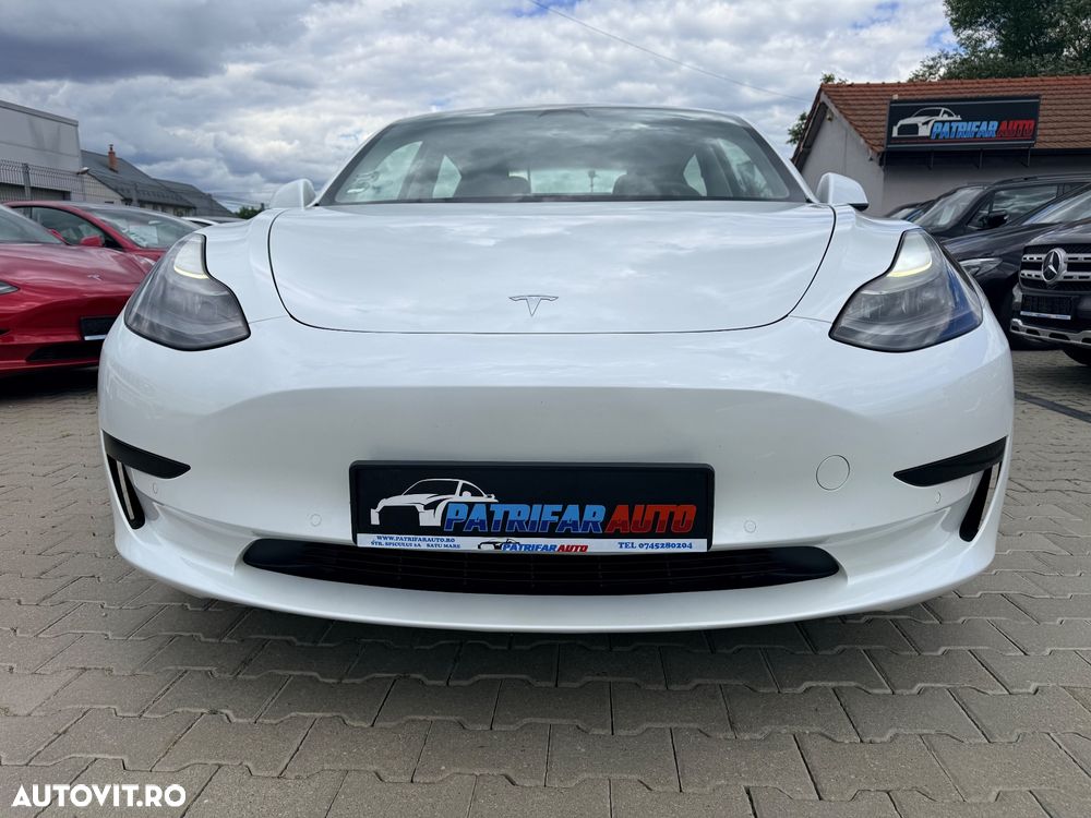 Tesla Model 3 - 4